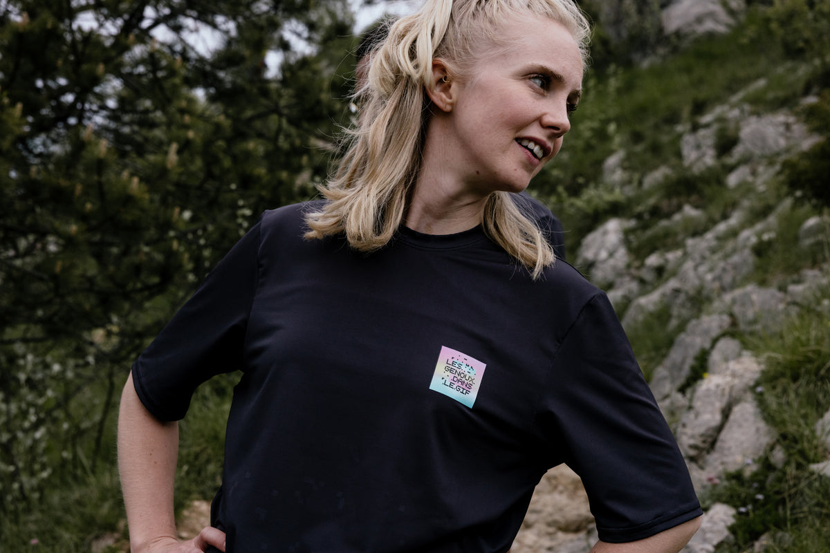 Le T-shirt Les Genoux dans le Gif – Point de côté wallpaper 3